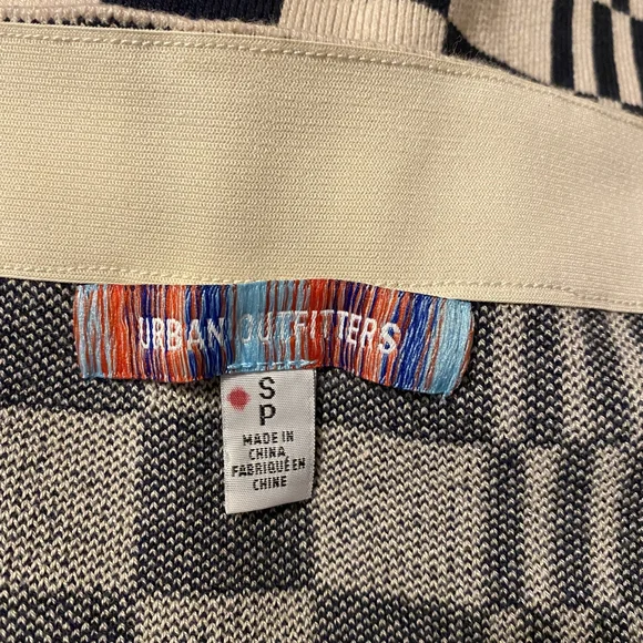 Urban Outfitters Black and‎ White Checkered Mini Skirt - Picture 8 of 8